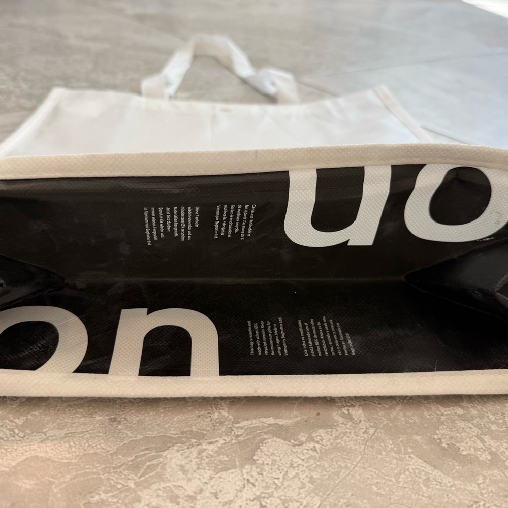 lululemon Large White and Black Tote Bag - Picture 10 of 10